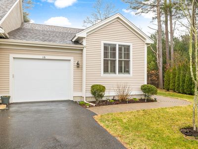 16 Grey Hawk Drive