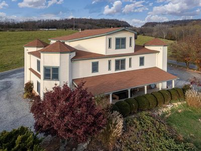 45 NE Castle Ct