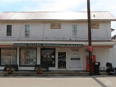 17 W Main St