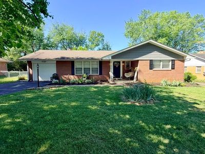 327 Leslie Ave