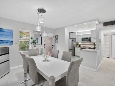 2801 Somerset Dr APT 205