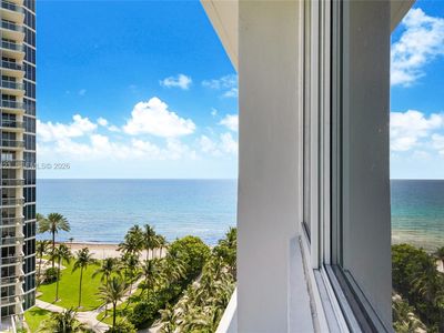 19201 Collins Ave #827