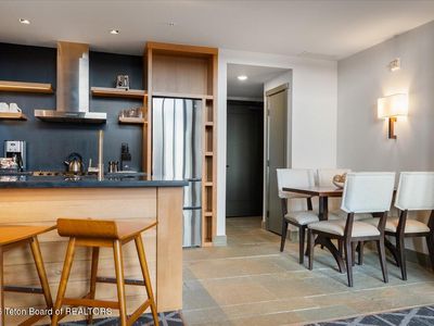 3335 W Village Dr #519