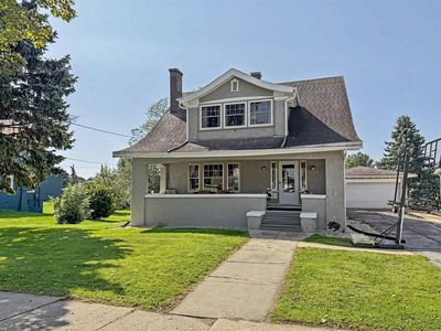 207 E Main St