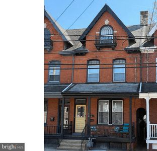 18 W Liberty St