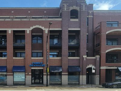 2859 N Halsted St #203