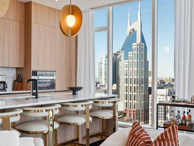 160 2nd Ave S APT 1807