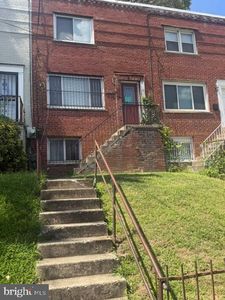 2305 16th St SE