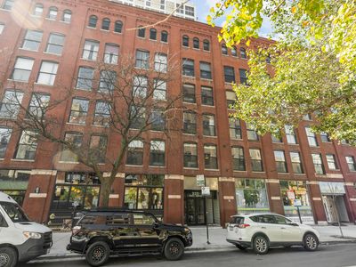 225 W Huron St APT 402