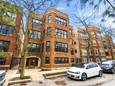 1215 E Madison Park APT 3