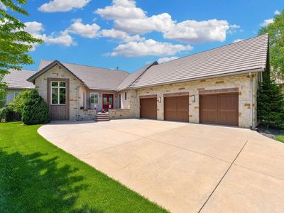 10817 E Glengate Cir