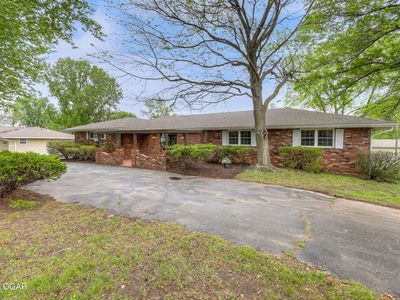 323 Rose Ln
