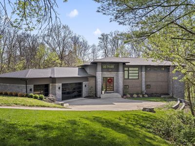 101 Lake Bluff Dr