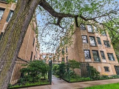 7021 N Sheridan Rd #2