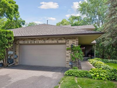 1140 Hollybrook Dr