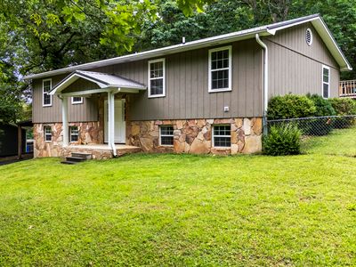 141 Hillview Dr NE