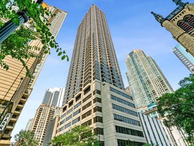 30 E Huron St APT 2108