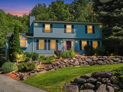 14 Pudding Stone Ln