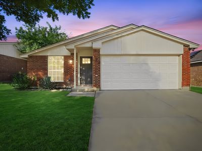 Property at 522 Berryhill Dr, Mansfield, TX