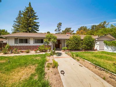732 Moraga Rd