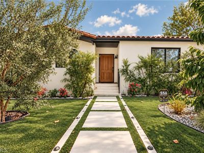 642 N Cahuenga Blvd