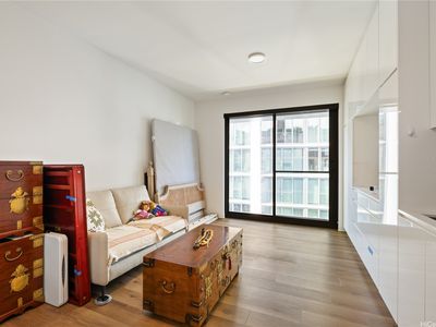 987 Queen St #617