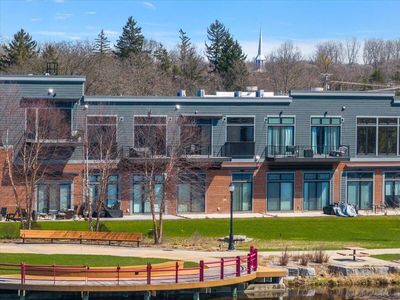 220 King St #10