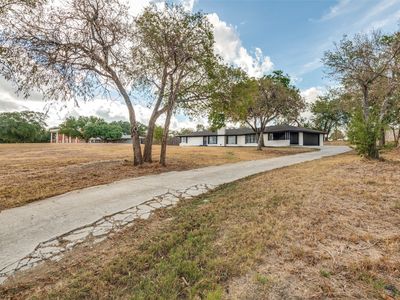 325 Crescent Dr