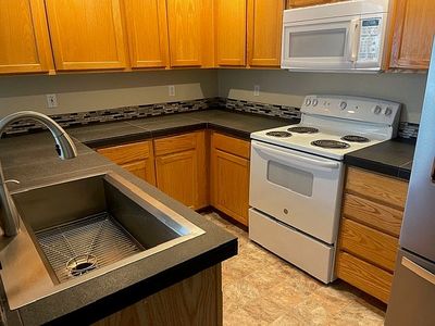 2466 SW Wickiup Ct