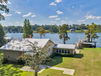 822 Lakeshore Dr