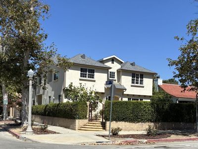 603 N Las Palmas Ave
