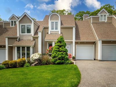 6 Spring Pond Drive