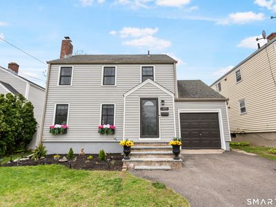 381 Quaker Lane South