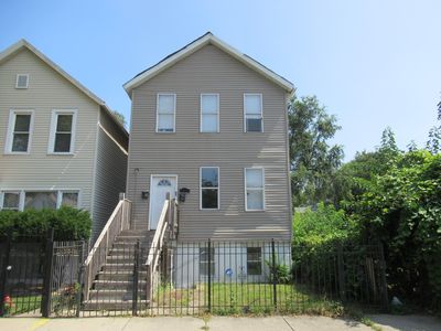 7533 S Dorchester Ave