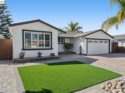2454 Medallion Dr