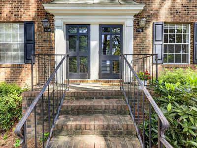 3744 Jamestown Cir