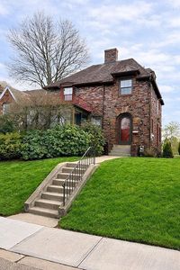 633 McCully St