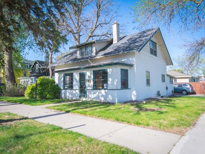 402 Maple St