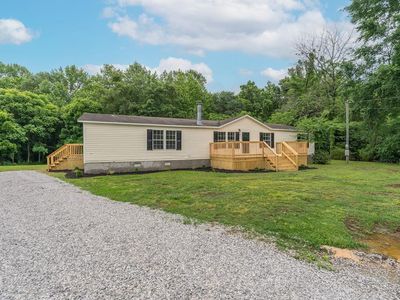 208 Rhoads Ln