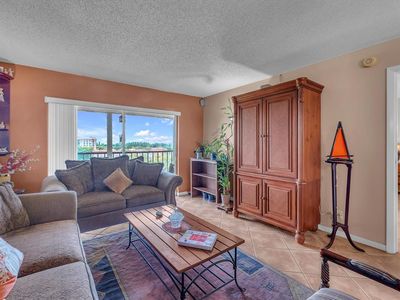 5860 NW 44th St #804