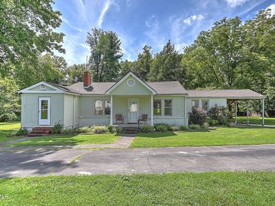 851 Adkins Ln