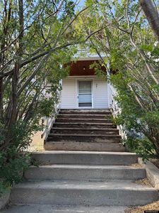 641 W 10th St