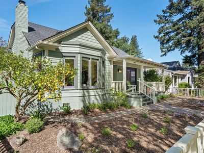 915 St Helena Avenue