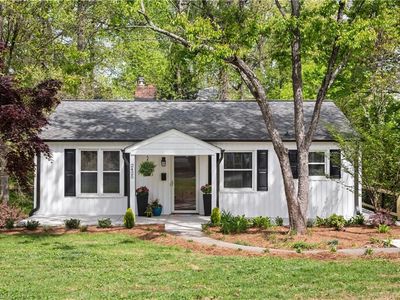 2425 Lyndhurst Ave