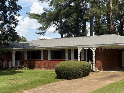 122 Pecan Ave