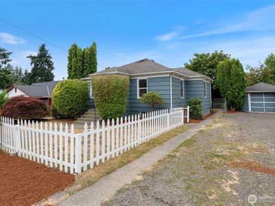 3035 Trenton Avenue NE