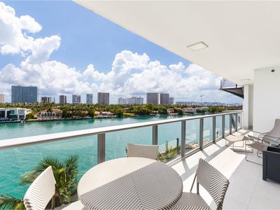 10201 E Bay Harbor Dr APT 507