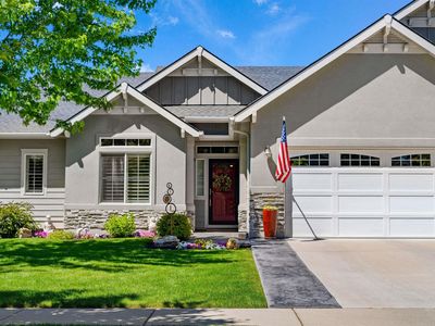 2668 E Mariposa Dr