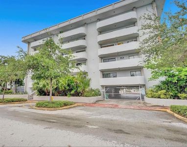 110 S Shore Dr APT 5B