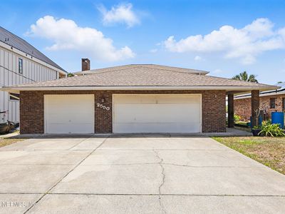 2550 LAKESHORE Drive